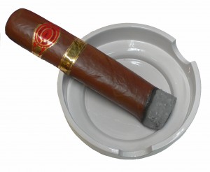 oui-je-fume-terracotta-smaltata-con-interventi-a-terzo-fuoco-in-oro-zecchino-d-60-l-sigaro-555-2012